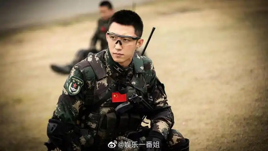 前有黄景瑜,后有张天爱,这两人是内娱圈和军装匹配度最高的人