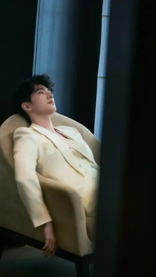 杨洋卷毛发型梦回茅十八##杨洋小卷毛