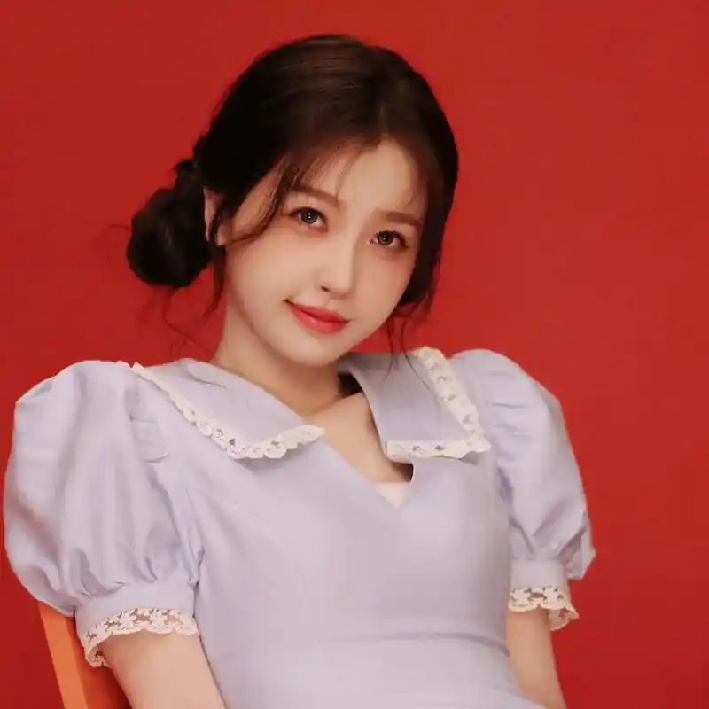 小石榴公主请换新年头像#虞书欣 #头像 #甜妹 #虞书欣越祈 - 抖音