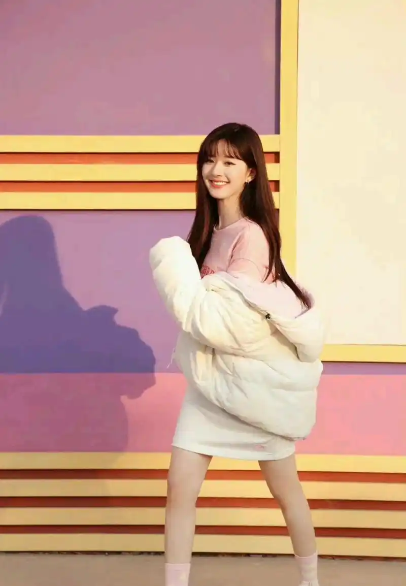 赵露思拥有空气刘海之后,别有一番风味,甜妹也能闯出一片天