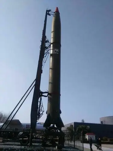 鲁西南战役纪念馆位于山东省济宁市金乡县(图为:东风-2号地空导弹)