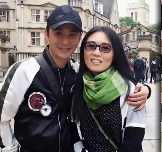 回顾演员阮巡娶了大15岁的妻子恩爱相伴19年没有孩子成遗憾