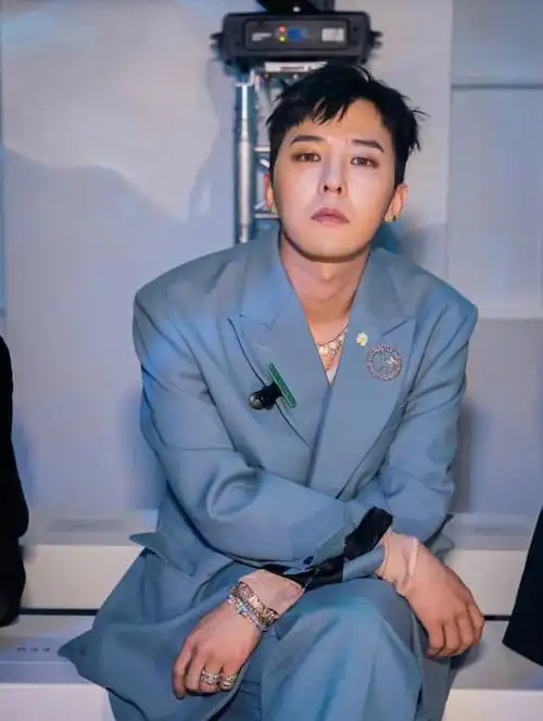 西装酷帅雅痞帅惨了|权志龙看秀|权志龙蓝色西装|权志龙造型_网易女人