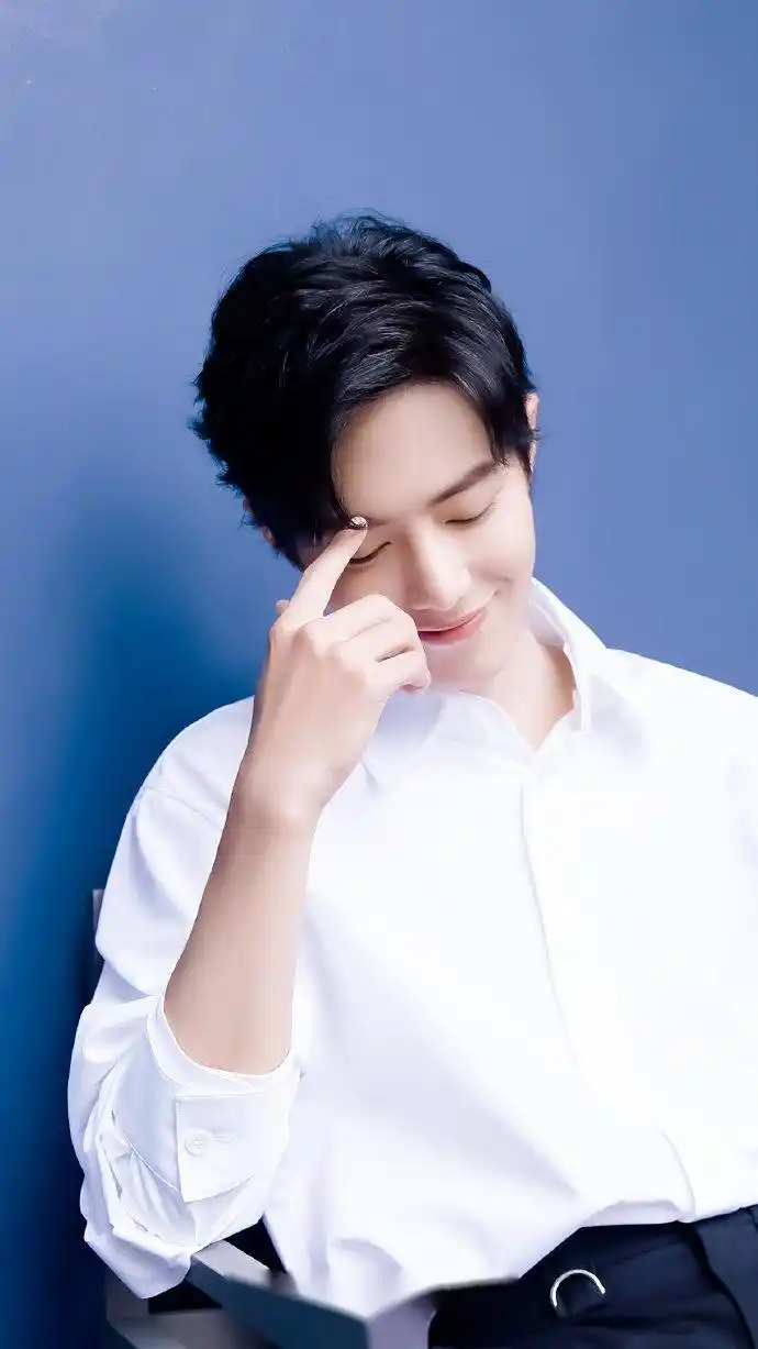 今日份《陈情令》泰国见面会,肖战白衬衫,快来围观,哥哥好帅.