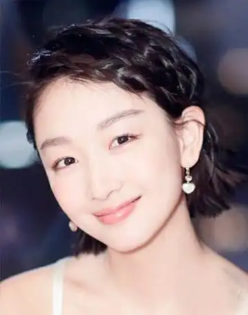 女生帅冲天耳侧编发短发的造型 短发耳侧编发会显示出气质感吗