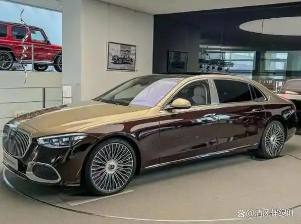 迈巴赫s680立标豪华舒适行政的天花板