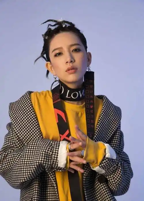 万茜为什么专门发了金晨不在的三公练习室视频?_袁咏琳_版本_李斯丹妮