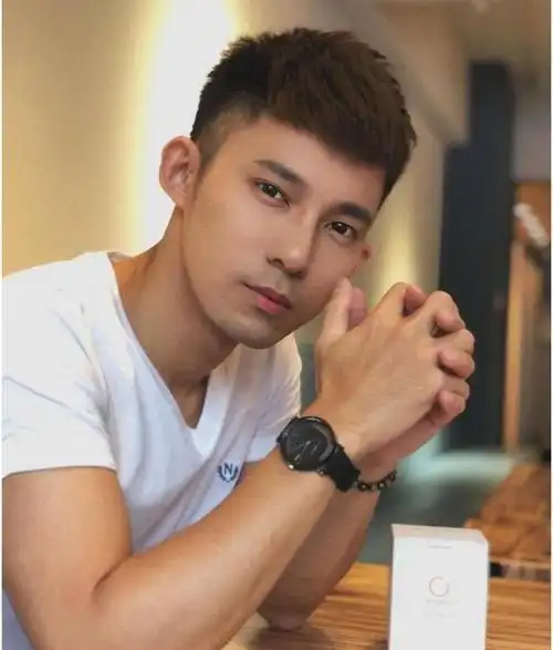 什么发型也能轻松驾驭,对于大脸圆脸男生来说,选择发型还是有些技巧可