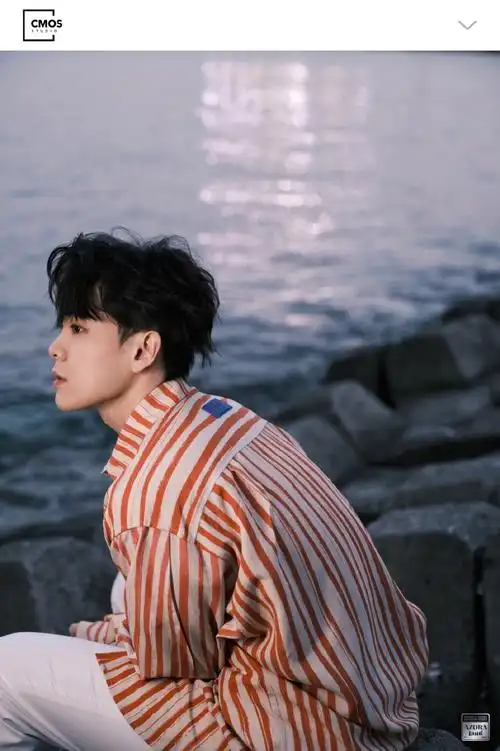 尤长靖海边氛围感写真