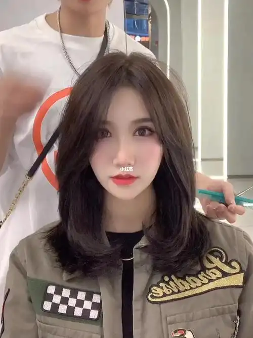 锁骨发蓬松气垫烫修饰脸型好打理