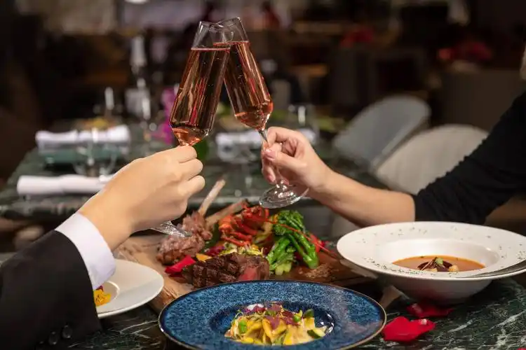 "be my valentine"情人节双人晚餐   6道式双人浪漫晚餐 搭配桃红起