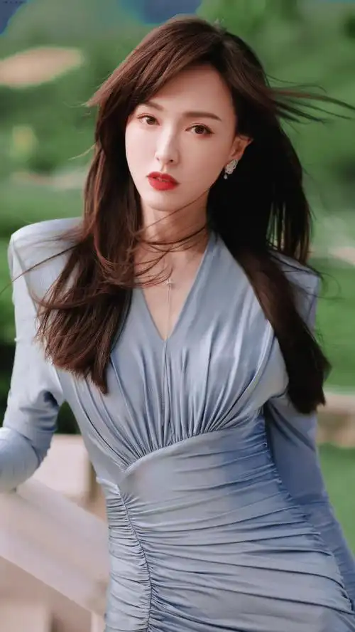 唐嫣的腿细长直##唐嫣蓝裙造型花絮视频