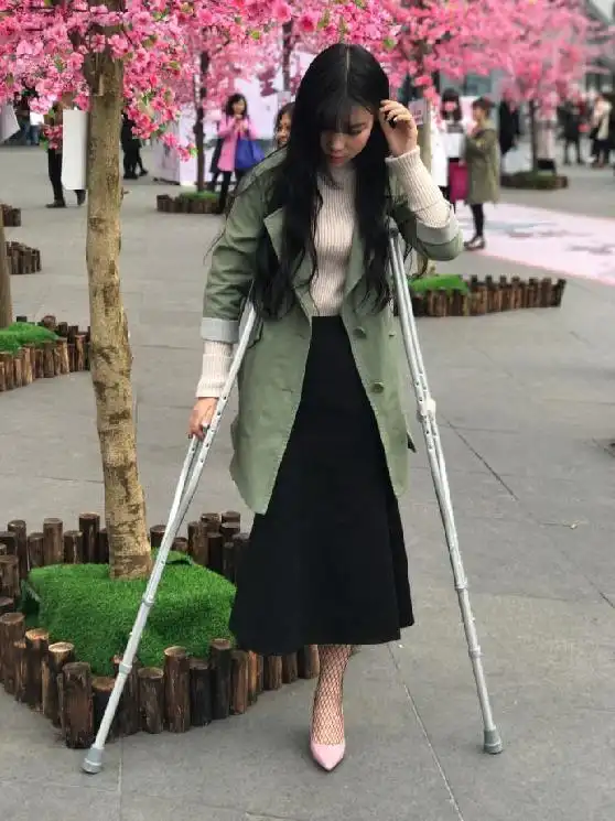 "95后"独腿女孩自我封闭两年 健身游泳走出阴影 拍视频走红网络