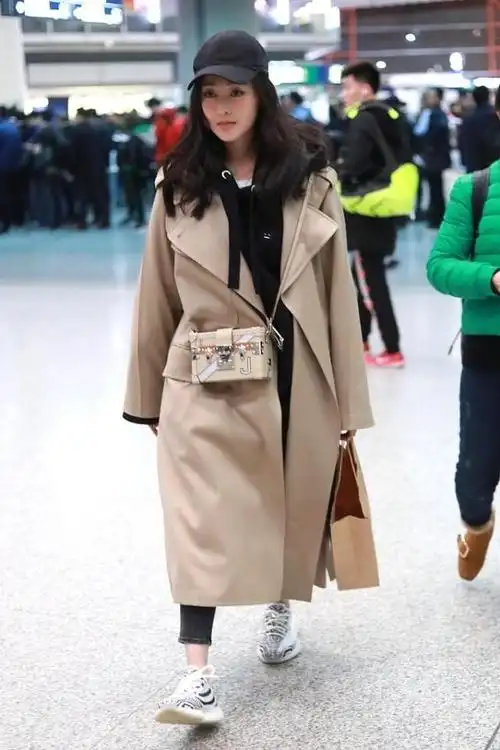 张天爱真有明星范儿全副武装现身机场身穿大衣太优雅了