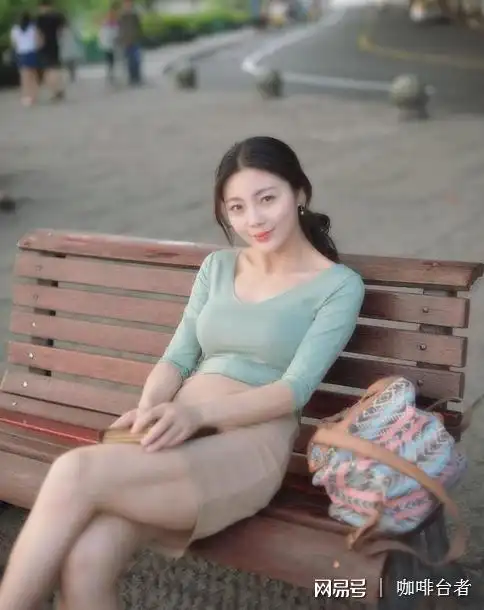 懂男人有韵味的女人是最迷人的,让人欲罢不能的,即便她的容颜睬是