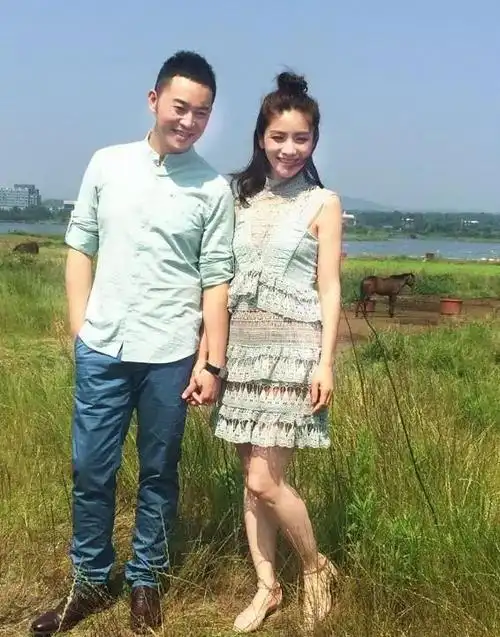 沙溢方深夜回应出轨,卡点为老婆庆生,胡可晒一家四口合照