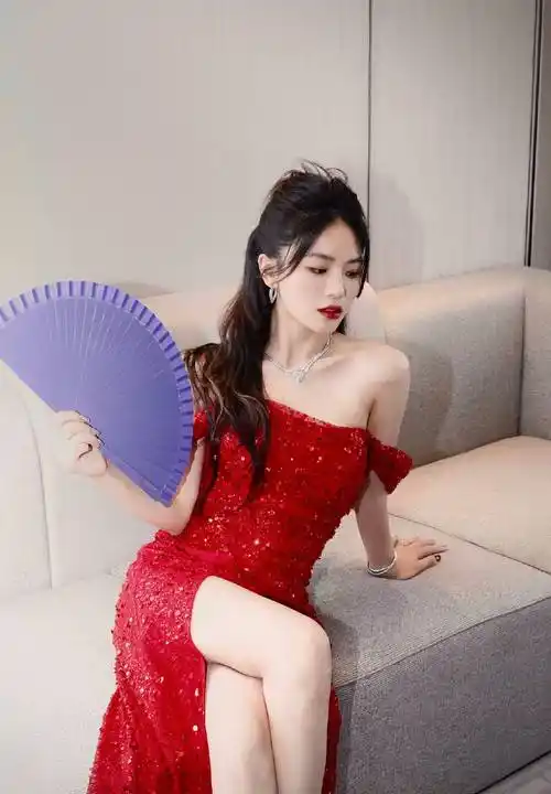 35岁歌手黄英渴望翻红,已报名参加"浪姐2024",晒近照状态超好_节目_个