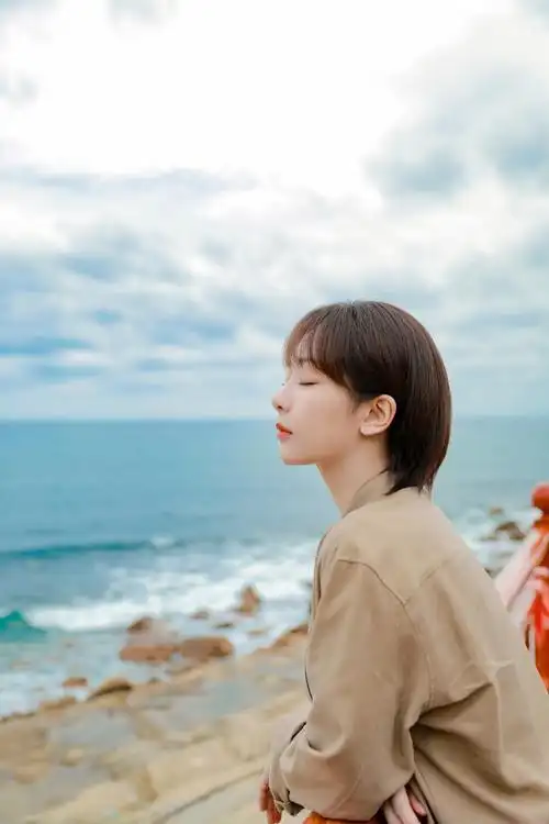 杨紫#杨紫小清新海边花絮来了