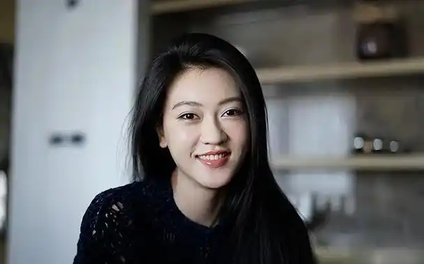 《梅花红桃》寒露扮演者:与景甜撞脸,逯恣祯个人资料曝光