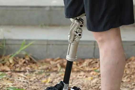 初装大腿假肢怎么应对磨合期