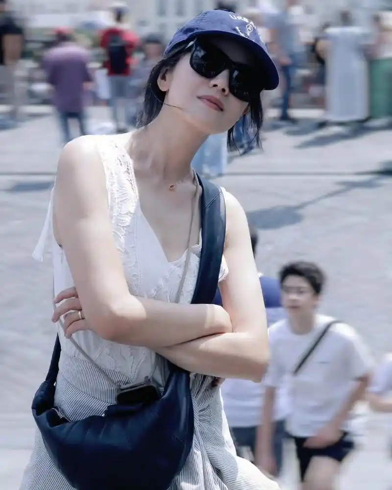 高圆圆街拍来了,你感觉怎么样?