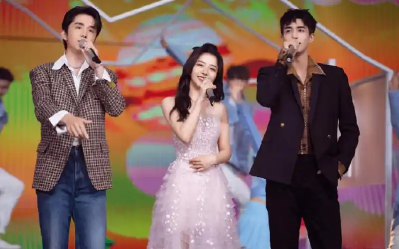 谭松韵称三十而立跟年龄无关,李易峰想拿最佳女演员_宋佳_鹰节_宋茜