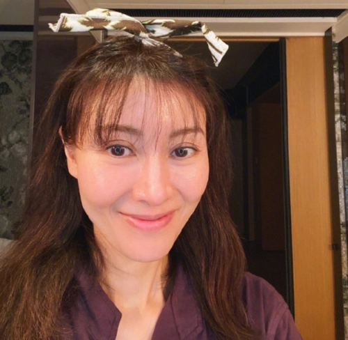 原本以为圈内的女明星很不容易显老,毕竟明星有专门的护肤管理员,而且