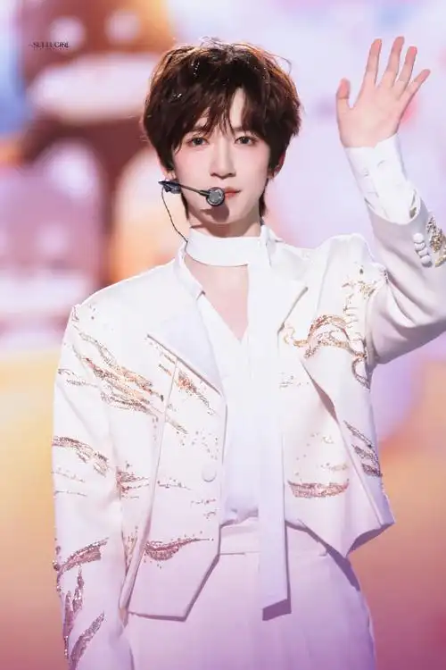 贺峻霖silence首舞台##时代少年团节目单##时代少年团复刻出道战翁è