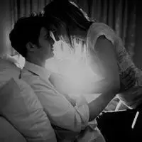 情侣拥抱亲吻唯美头像_微信头像图片大全