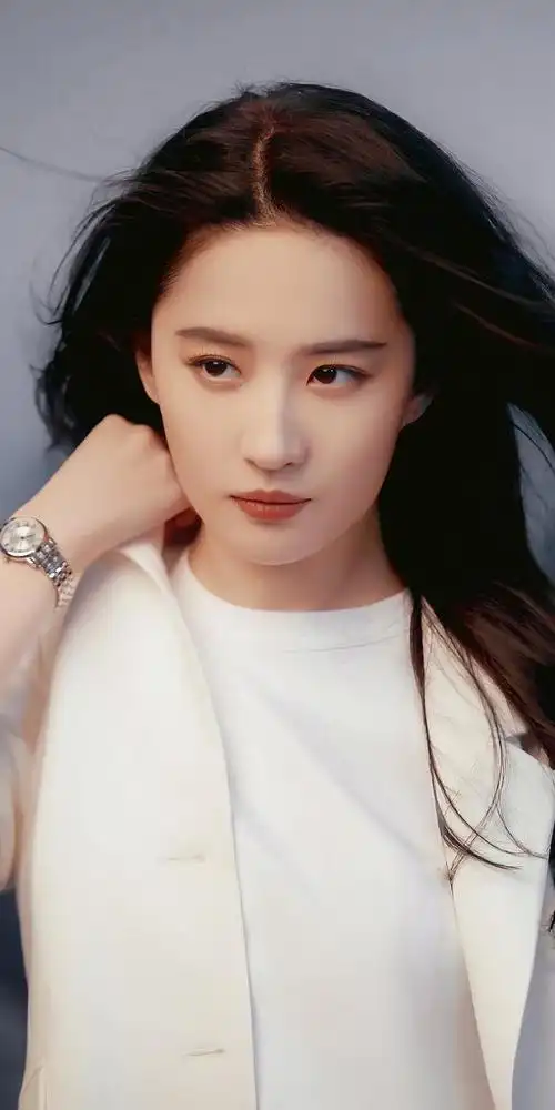 最美国民女神!36岁刘亦菲,绝世容颜太美了!穿搭也是如此惊艳