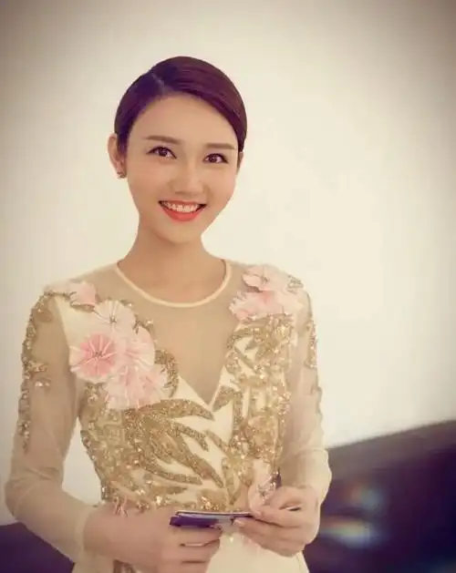 中央电视台主持人龙洋是哪里人(央视龙洋17岁照片) - 创未来