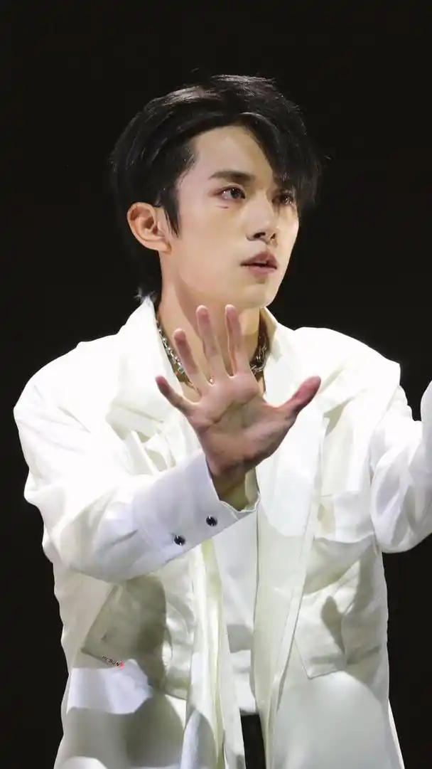 明星系列壁纸～易烊千玺