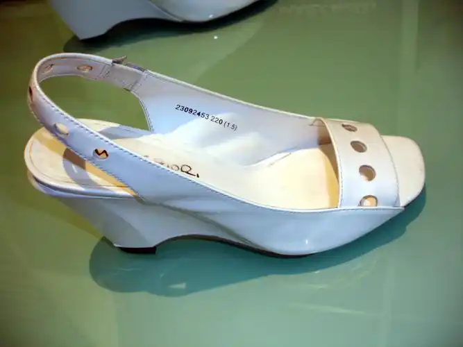 鱼口凉鞋