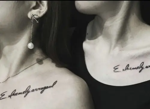 锁骨处清新优雅的情侣英文纹身图案