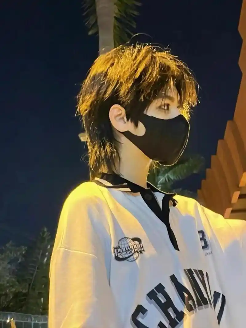 碎盖发型广州男士烫发 广州男士发型设计潮男养成记帅到爆炸的碎盖头