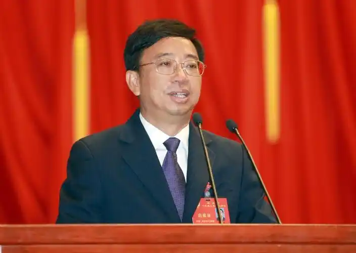 范中杰全票当选为肇庆市人民政府市长!