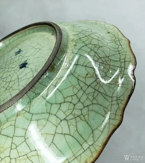 瓷器 清 清雍正景德镇窑仿宋 代官釉紫口铁足葵口盘 【深圳.正道堂.