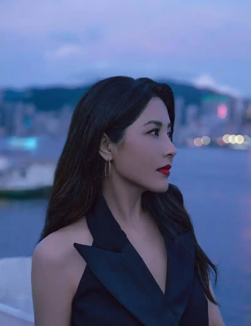 曾黎黑色连衣裙港风优雅时尚写真