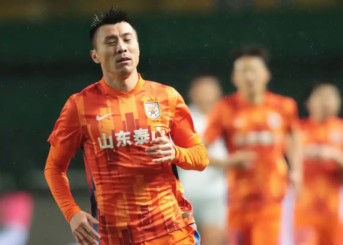 300场里程碑!郑铮:泰山队的传奇战将