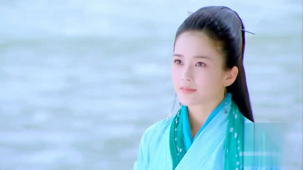 新倚天黄衫女子首次出场容貌世间难寻原来是程英换装了