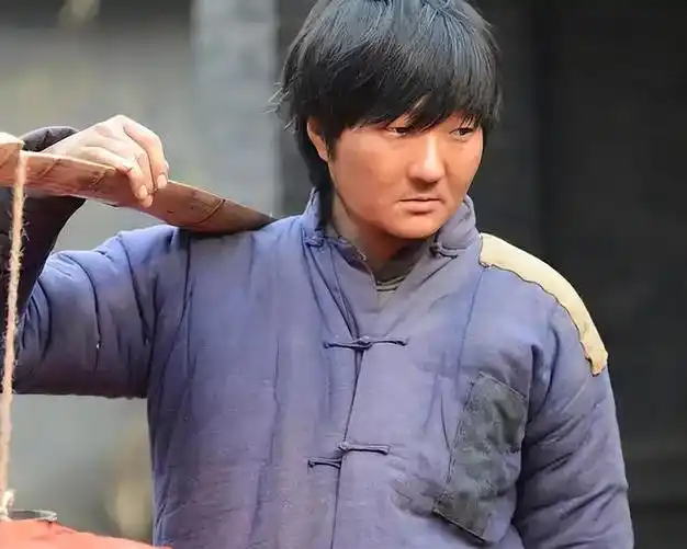 王大治演小人物走红却一步走错娶圈外人过平凡生活