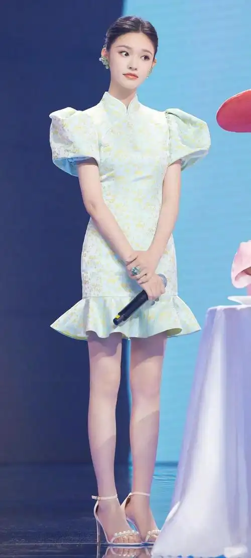 壁纸很少见的那种漂亮人鱼公主林允