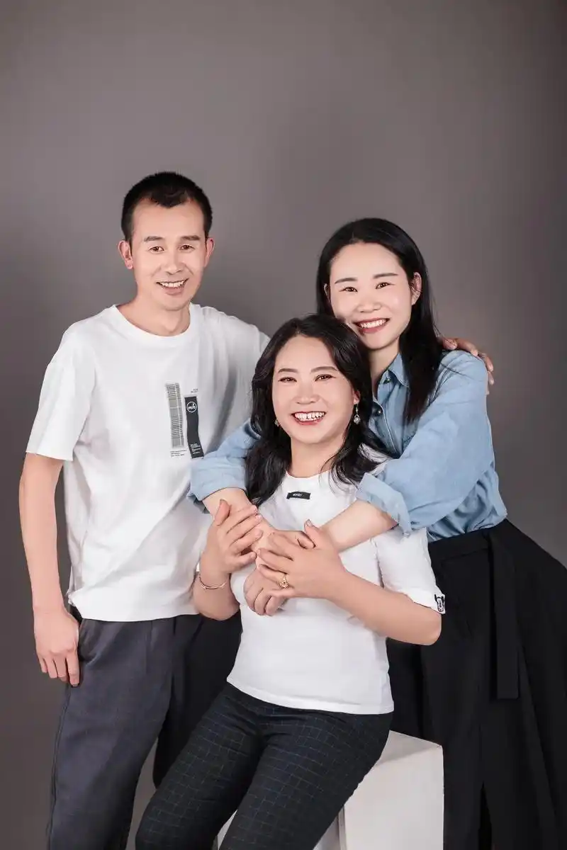 用照片定格幸福到永远#27年来第一次与爸妈合照 - 抖音