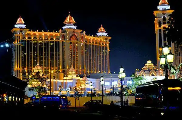 根据银河娱乐公布的业绩,公司在2015年净利润跌60%至41.