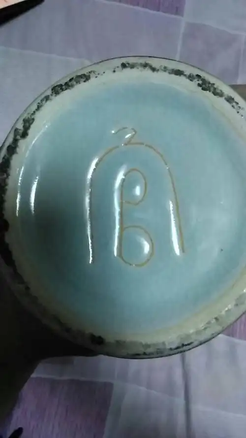 10  发布于11 分钟前   最佳答案 底款是篆书"官",真品是宋代的风格