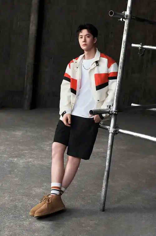 王一博又带着新合作来,解锁新的身份.温暖入冬,活力满满.