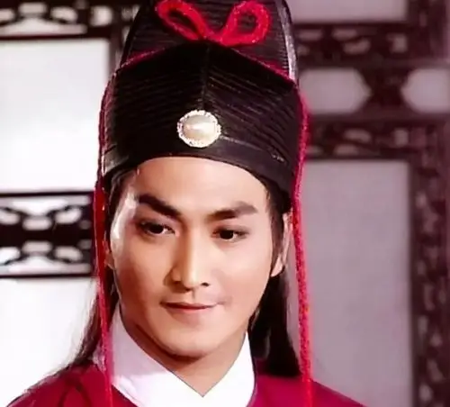 60岁"展昭"何家劲现身萍乡商演 舞台简陋仍卖力走穴捞金