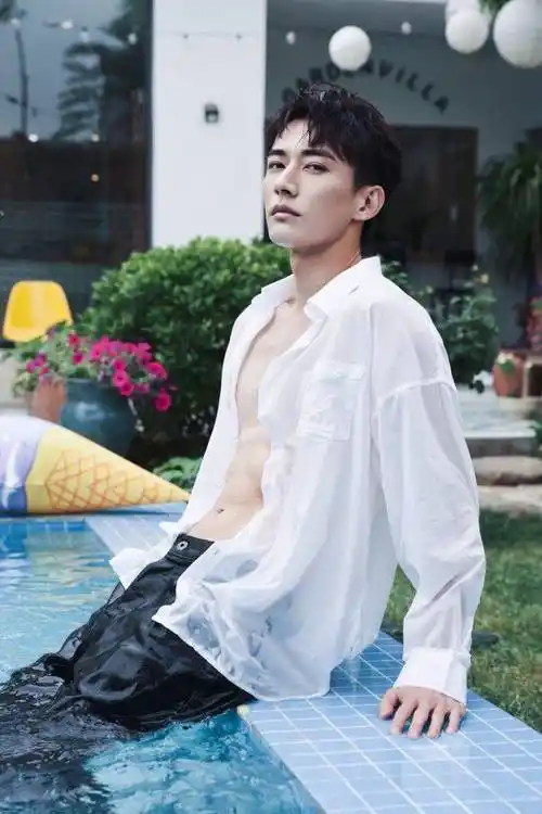 腹肌_罗云熙_龚俊