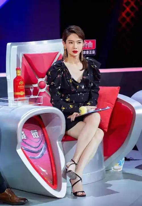 戚薇高跟鞋美丽大长腿