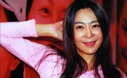 看了年轻时的朱丽倩,终于明白为什么刘德华宠了她三十年